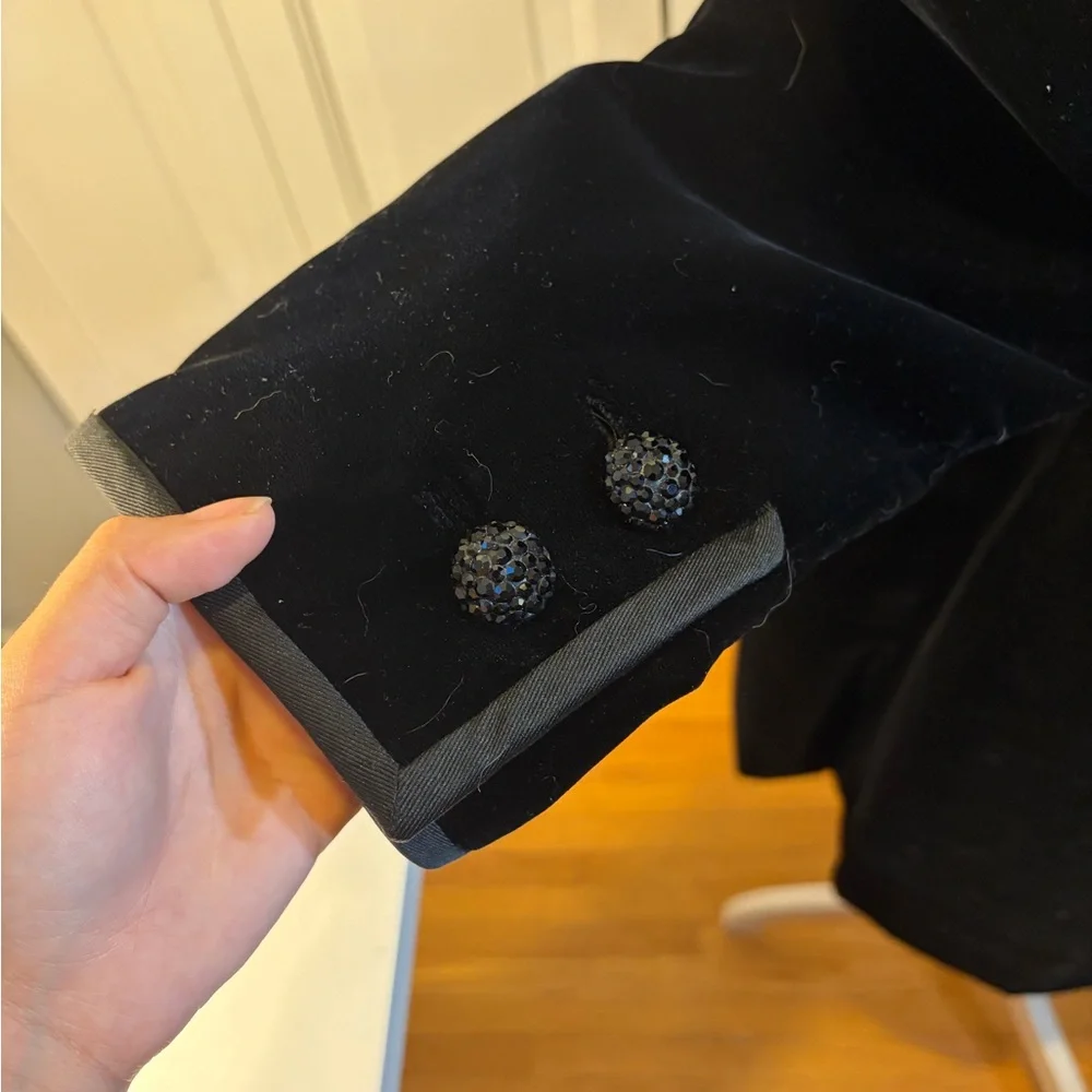 Elegant Black Velvet Women's Coat - Picture 12 of 12